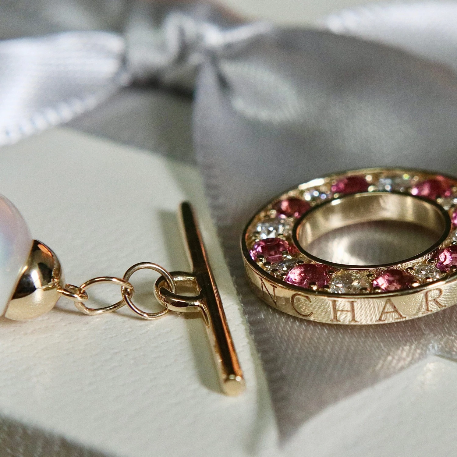 Bracelet de perles d'eau douce, or 14K serti de tourmalines et diamants Bracelet De Perles D'eau Douce, Or 14K Serti De Tourmalines Et Diamants -Mathieu Blan Chard Soldes mathieu blanchard colliers or 14k 7 pouces bracelet perles d eau douce en or jaune 14k serti de tourmalines et diamants 39105796440312 scaled