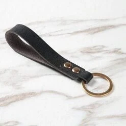 Porte-clef Minimaliste -Mathieu Blan Chard Soldes mathieu blanchard noir porte clef en cuir minimaliste 30702923448487