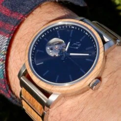 Montre Bürgi En Bois De Baril De Whisky Recyclé 5 Montre Bürgi En Bois De Baril De Whisky Recyclé -Mathieu Blan Chard Soldes montre burgi en bois de baril de whisky recycle noyer mathieu blanchard montres mathieu blanchard 39694701592824