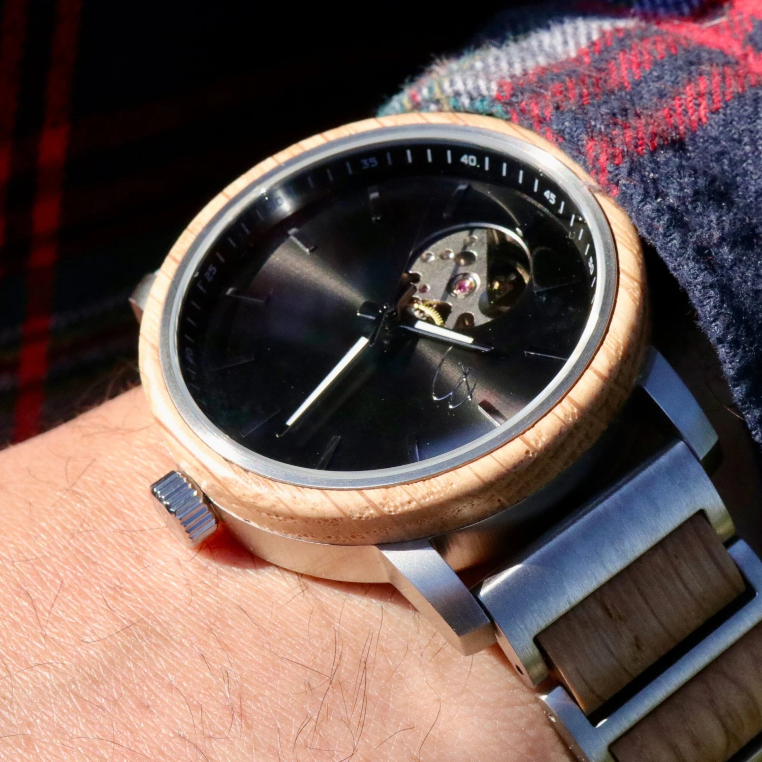 Montre Bürgi en bois de baril de whisky recyclé Montre Bürgi En Bois De Baril De Whisky Recyclé -Mathieu Blan Chard Soldes montre burgi en bois de baril de whisky recycle noyer mathieu blanchard montres mathieu blanchard 39694702117112 scaled