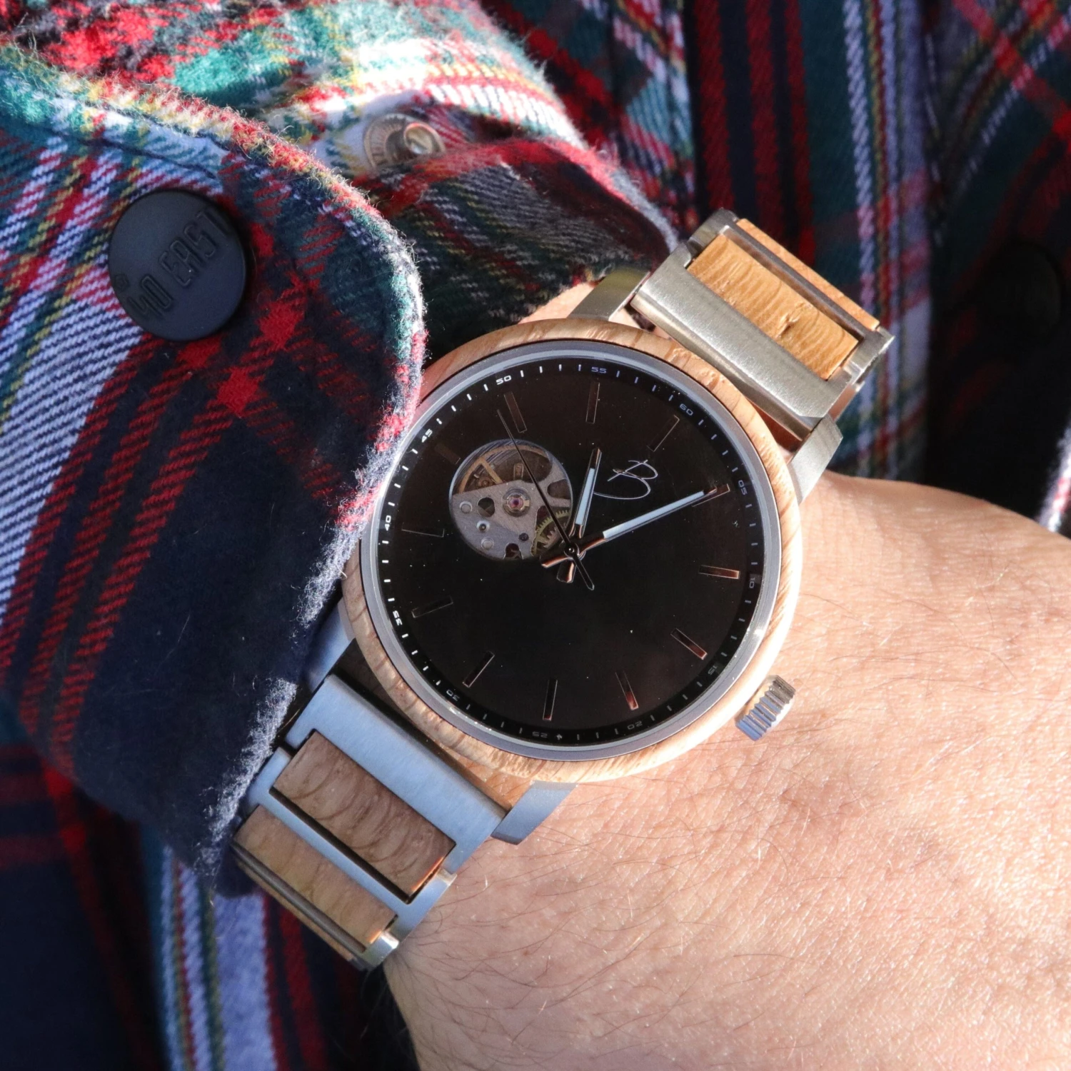 Montre Bürgi en bois de baril de whisky recyclé Montre Bürgi En Bois De Baril De Whisky Recyclé -Mathieu Blan Chard Soldes montre burgi en bois de baril de whisky recycle noyer mathieu blanchard montres mathieu blanchard 39694702182648 scaled