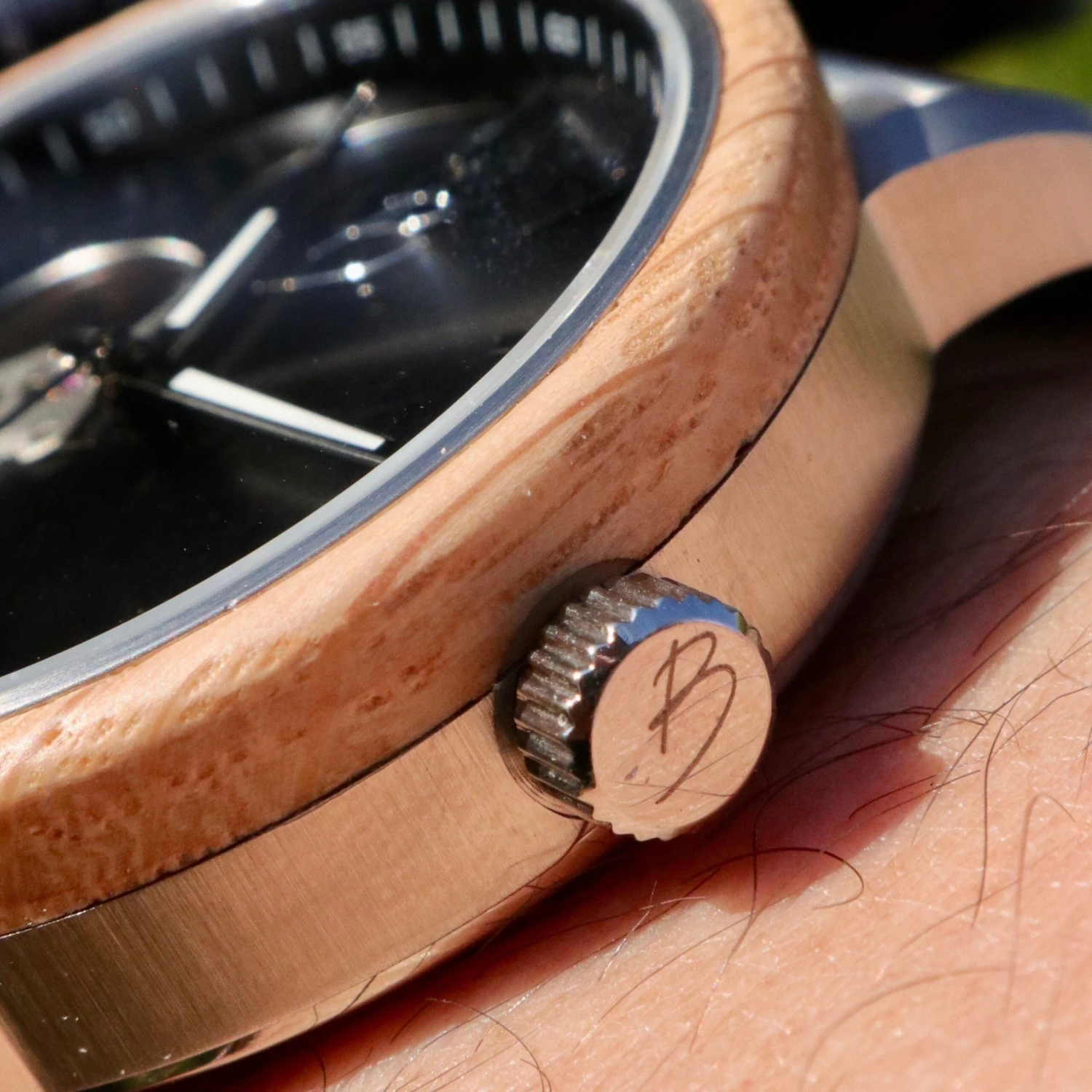 Montre Bürgi en bois de baril de whisky recyclé Montre Bürgi En Bois De Baril De Whisky Recyclé -Mathieu Blan Chard Soldes montre burgi en bois de baril de whisky recycle noyer mathieu blanchard montres mathieu blanchard 39694702215416 scaled