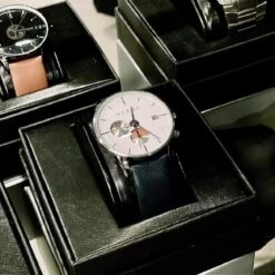 Montre Explorer 1 Montre Explorer -Mathieu Blan Chard Soldes montre explorer noir caroline neron mathieu blanchard 39357343957240