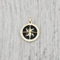 Pendentif Boussole En Or Jaune 10K