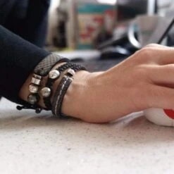 Bracelet En Cuir De Python, Perle De Tahiti Et Argent Sterling 2 Bracelet En Cuir De Python, Perle De Tahiti Et Argent Sterling -Mathieu Blan Chard Soldes romeo j bracelet en cuir de python perle de tahiti et argent 20990807441575