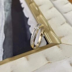 Bague Semi-éternité En Or Jaune Ou Blanc 10K 4 Bague Semi-éternité En Or Jaune Ou Blanc 10K -Mathieu Blan Chard Soldes rpm bague semi eternite cz en or jaune ou blanc 10k 28895638159527