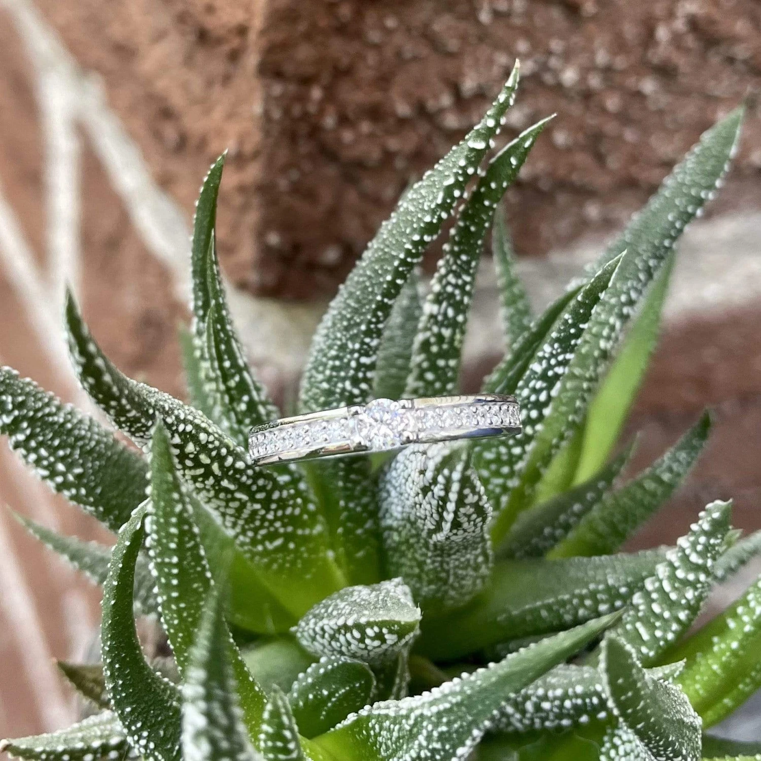 Bague Semi-éternité en or jaune ou blanc 10K Bague Semi-éternité En Or Jaune Ou Blanc 10K -Mathieu Blan Chard Soldes rpm bague semi eternite cz en or jaune ou blanc 10k 36302886240504
