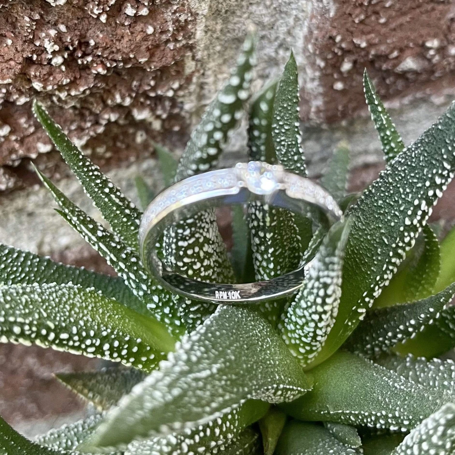 Bague Semi-éternité en or jaune ou blanc 10K Bague Semi-éternité En Or Jaune Ou Blanc 10K -Mathieu Blan Chard Soldes rpm bague semi eternite cz en or jaune ou blanc 10k 36307812647160