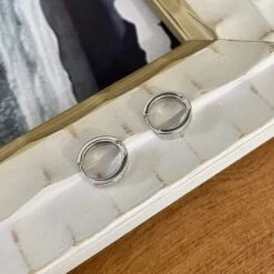 Boucles D'oreilles Huggies 13mm En Or Jaune Ou Blanc 10k 9 Boucles D'oreilles Huggies 13mm En Or Jaune Ou Blanc 10k -Mathieu Blan Chard Soldes rpm boucles d oreilles huggies 13mm et cz en or jaune ou blanc 10k 29509236818087