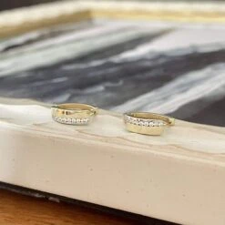 Boucles D'oreilles Huggies 13mm En Or Jaune Ou Blanc 10k 4 Boucles D'oreilles Huggies 13mm En Or Jaune Ou Blanc 10k -Mathieu Blan Chard Soldes rpm boucles d oreilles huggies 13mm et cz en or jaune ou blanc 10k 29509259100327