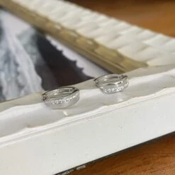 Boucles D'oreilles Huggies 13mm En Or Jaune Ou Blanc 10k 7 Boucles D'oreilles Huggies 13mm En Or Jaune Ou Blanc 10k -Mathieu Blan Chard Soldes rpm boucles d oreilles huggies 13mm et cz en or jaune ou blanc 10k 36302153777400