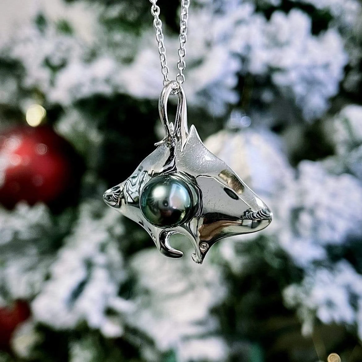 Collier Raie Manta en argent sterling et perle de Tahiti 9mm Collier Raie Manta En Argent Sterling Et Perle De Tahiti 9mm -Mathieu Blan Chard Soldes tereva colas colliers collier raie manta en argent sterling et perle de tahiti 9mm 36314470383864